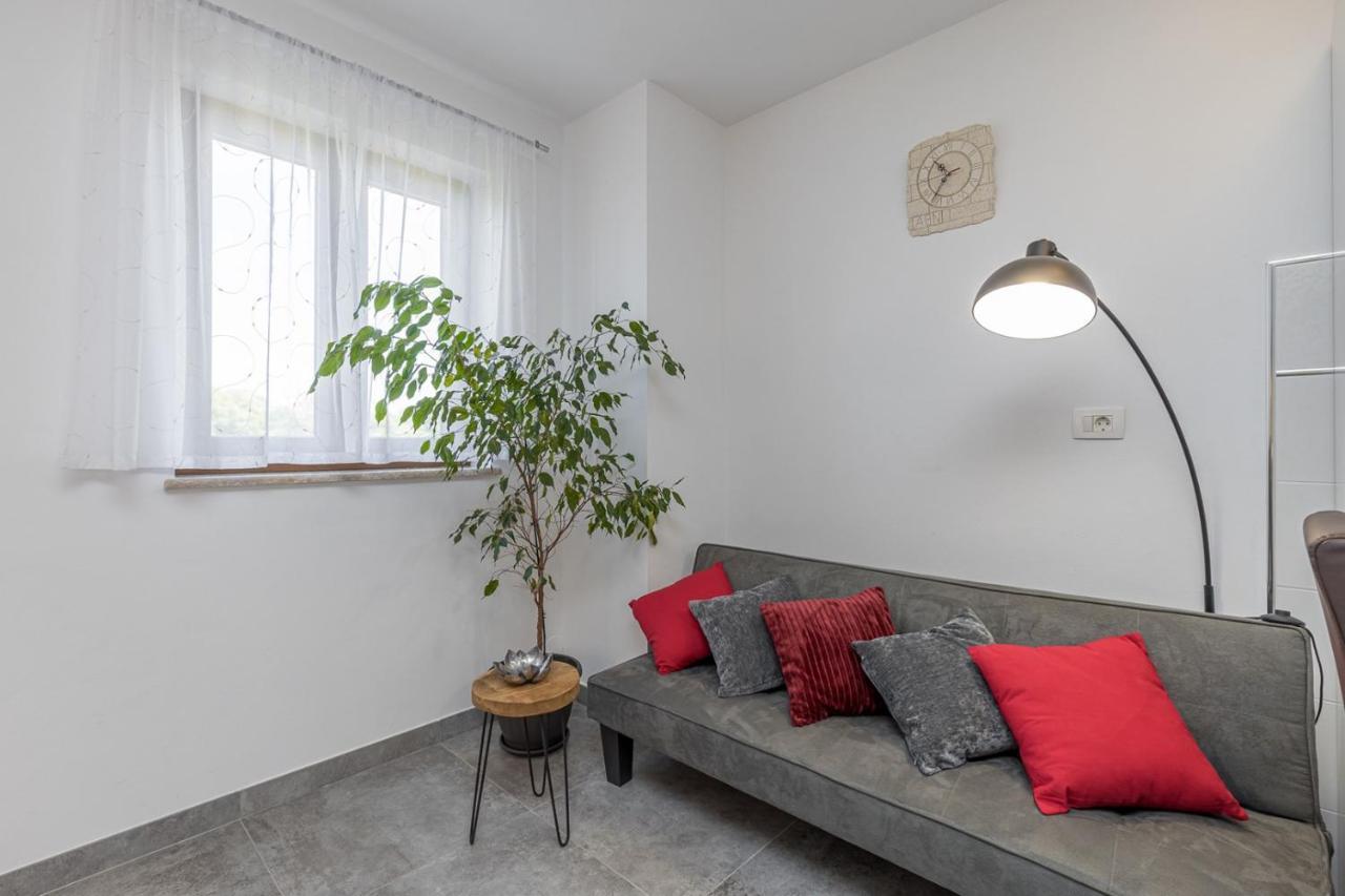 Holiday House Lidia I Rina Pićan Dış mekan fotoğraf